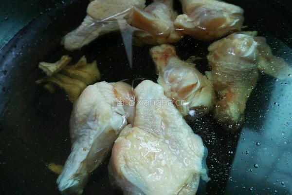 茶树菇焖鸡腿的做法图解1