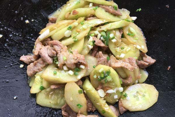 黄瓜炒肉的做法图解3