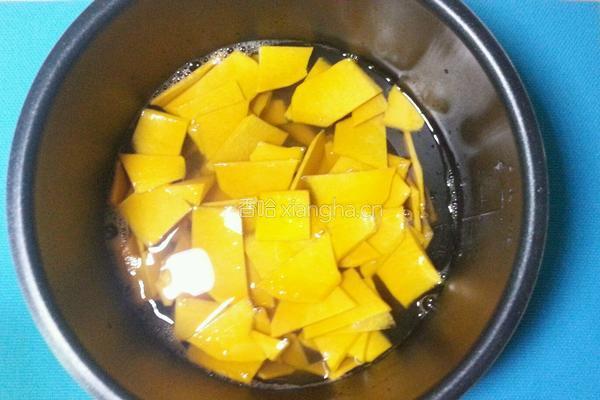 南瓜红豆汤的做法图解3