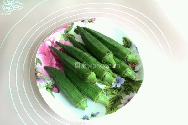 秋葵炒鸡蛋的做法图解1