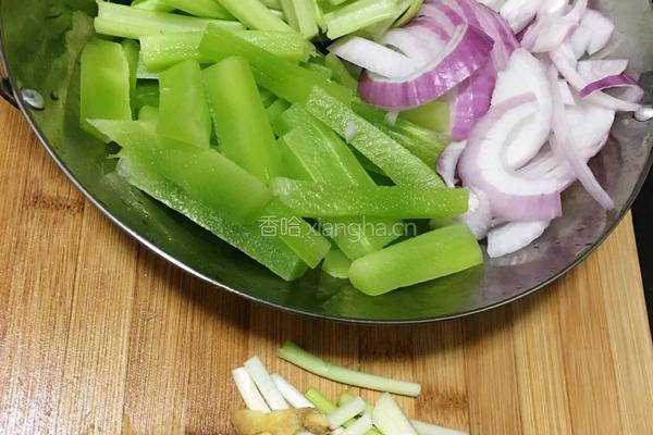 易学版的麻辣香锅鸡的做法图解3
