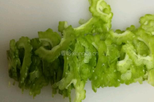 冰镇苦瓜的做法图解2