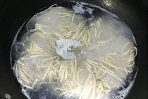 绿色凉面的做法图解2