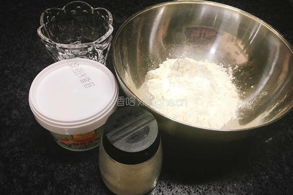 蛋黄酥的做法图解1