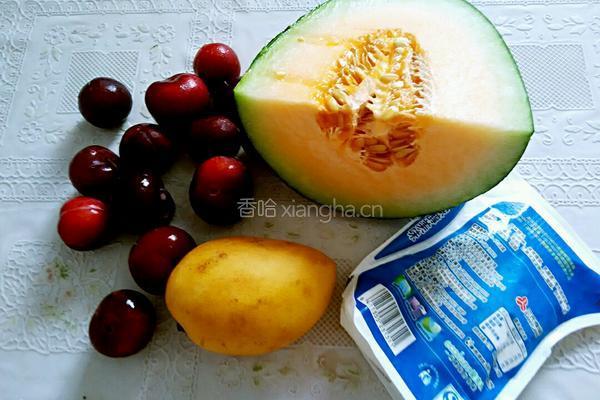酸奶水果的做法图解1