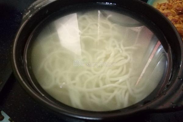 腊肠肉酱面的做法图解10