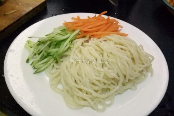 腊肠肉酱面的做法图解12