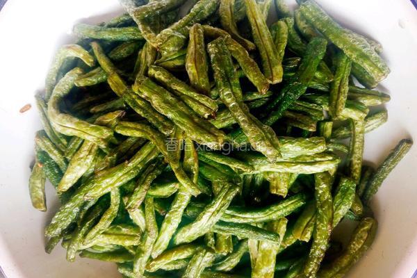 干煸豆角的做法图解4