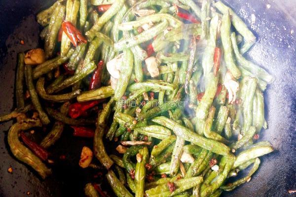 干煸豆角的做法图解7