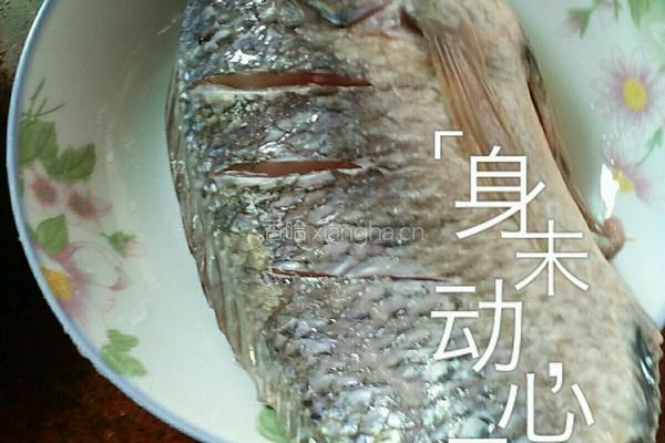 煎炸福寿鱼的做法图解1
