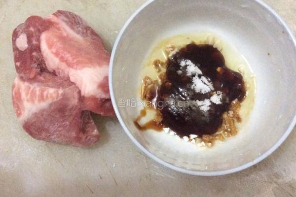 蒜蓉粉丝蒸肉末丝瓜的做法图解3