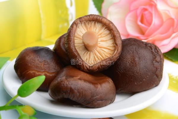 香菇蒸鹌鹑蛋的做法图解1