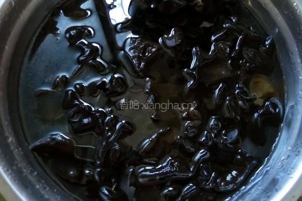洋葱拌木耳的做法图解4