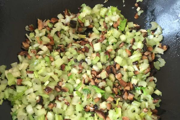 芹菜香菇肉包的做法图解3