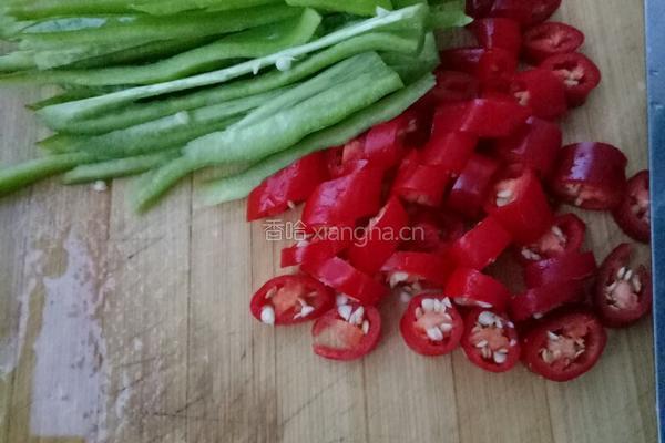 简单的青椒土豆丝的做法图解1