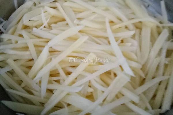 简单的青椒土豆丝的做法图解2
