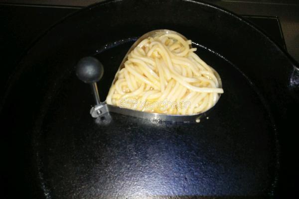 鸡肉面条爱心饼的做法图解5