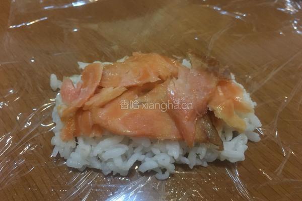 烟熏鲑鱼生菜免捏饭团的做法图解4