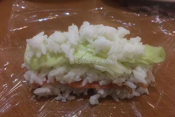 烟熏鲑鱼生菜免捏饭团的做法图解5