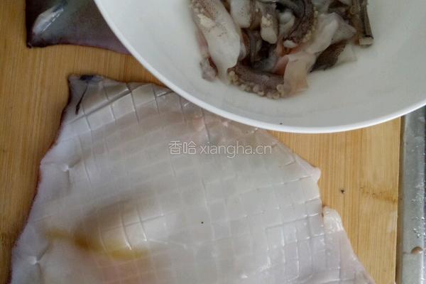 快手鱿鱼炒韭菜的做法图解1