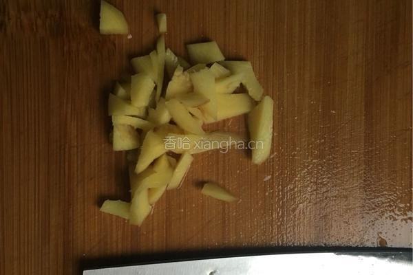 鱼块炒毛豆的做法图解4