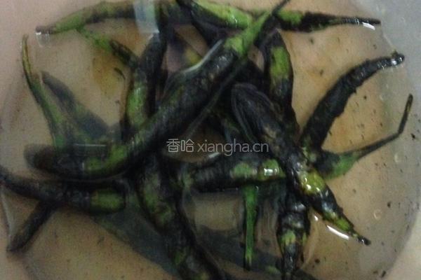 烧辣椒拌鸡蛋的做法图解2