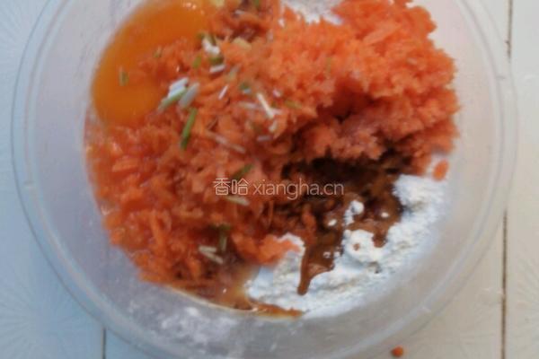 胡萝卜鸡蛋葱花饼的做法图解2