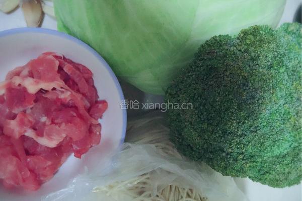 圆白菜肉丝炒面的做法图解1
