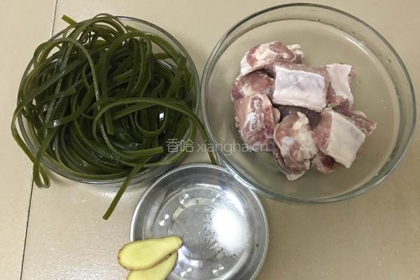 排骨海带汤的做法图解1