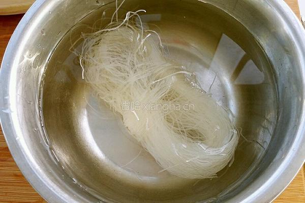 蒜蓉粉丝蒸娃娃菜的做法图解1
