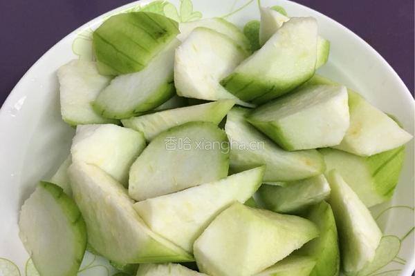 油条炒丝瓜的做法图解1