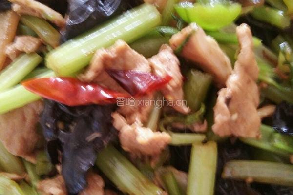肉片炒芹菜木耳的做法图解4