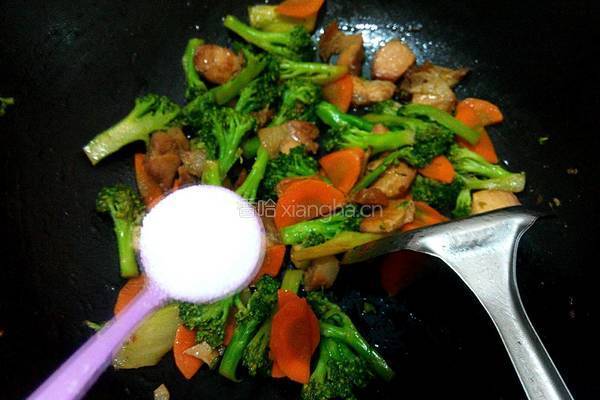 烧肉炒西兰花的做法图解6