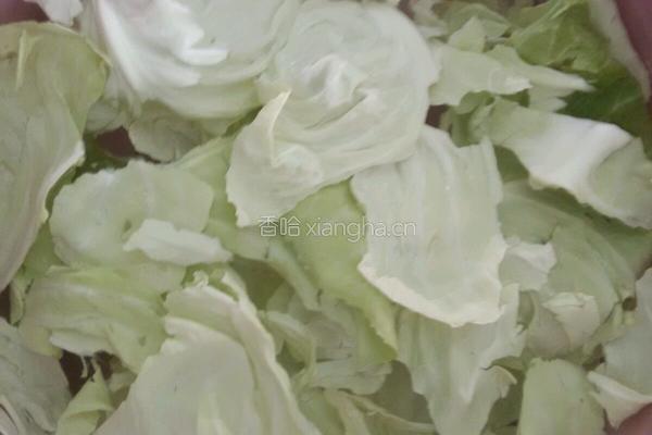 健康白菜肉包的做法图解1