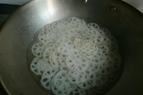 凉拌藕片的做法图解3