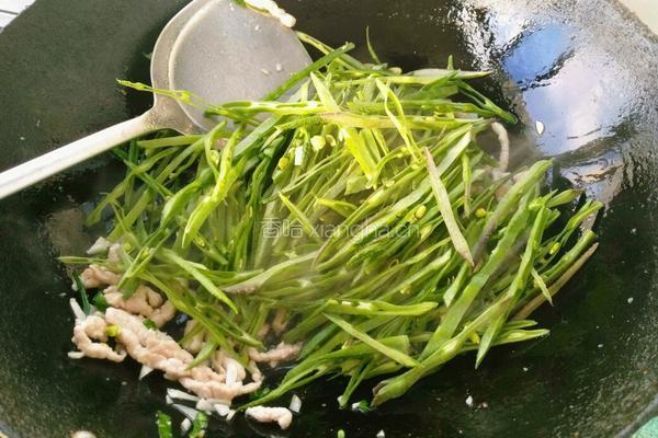 猪耳朵豆角炒肉丝的做法图解7