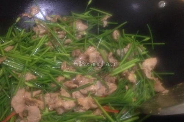 韭菜花炒猪肉的做法图解5
