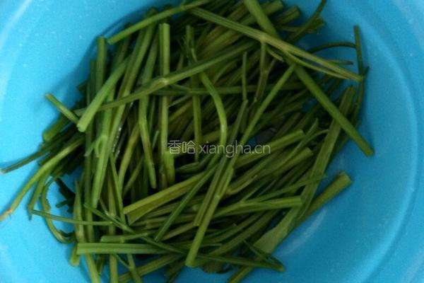 芹菜猪肉饺子的做法图解1