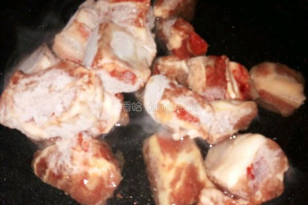 西红柿土豆焖排骨的做法图解1