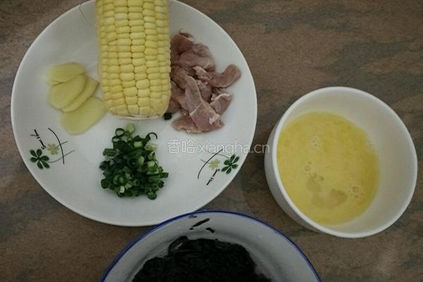 紫菜玉米蛋花汤的做法图解1