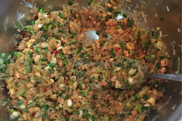 香葱肉沫粉丝煎饺的做法图解1