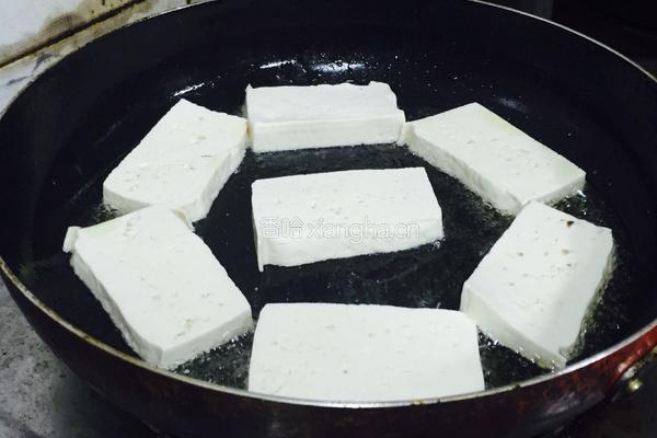 干煎香脆豆腐的做法图解1