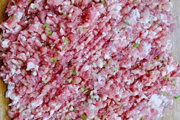 白菜芹菜猪肉饺子的做法图解2