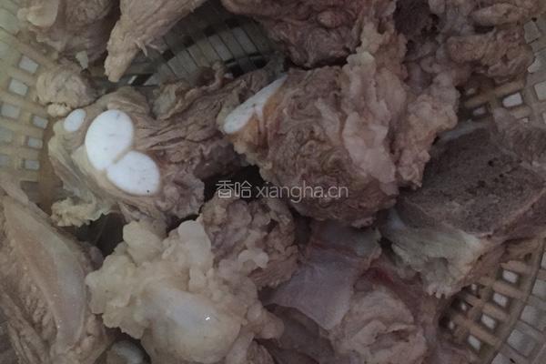 墨鱼排骨汤的做法图解3