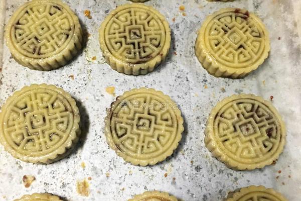 豆沙蛋黄月饼的做法图解5