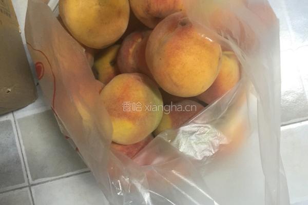 自制黄桃罐头的做法图解1