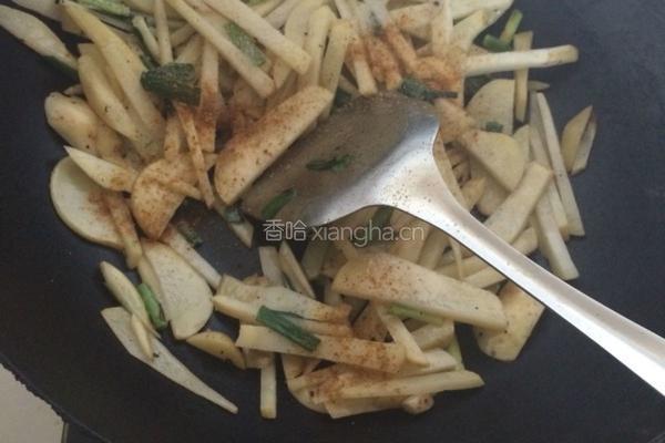 土豆炒辣椒的做法图解4