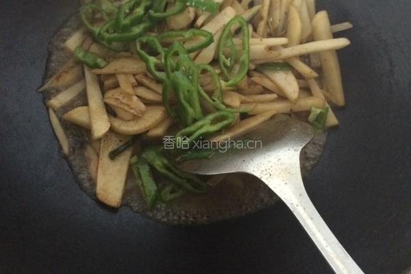 土豆炒辣椒的做法图解7