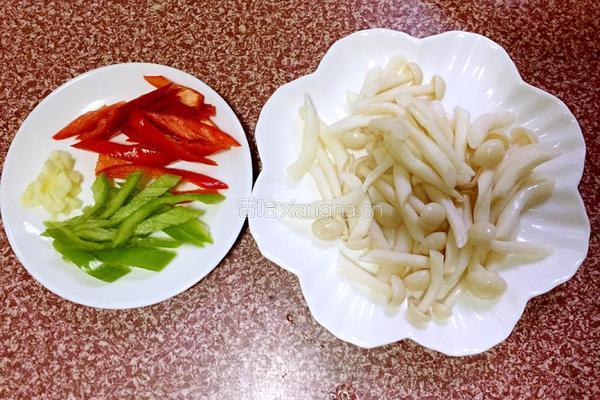 蚝油炒海鲜菇的做法图解1