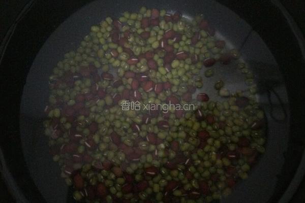 红豆绿豆红枣粥的做法图解1